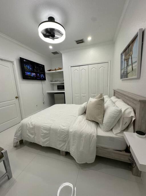 Lovers Cove Tamiami Екстер'єр фото