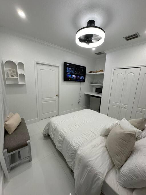 Lovers Cove Tamiami Екстер'єр фото