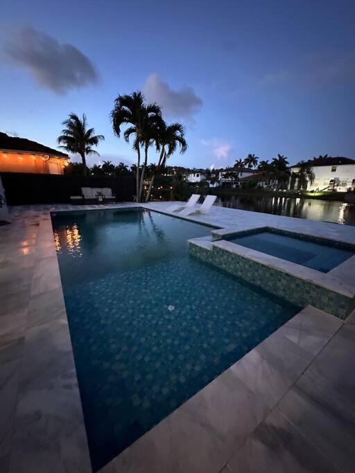 Lovers Cove Tamiami Екстер'єр фото