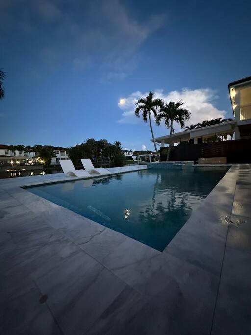 Lovers Cove Tamiami Екстер'єр фото