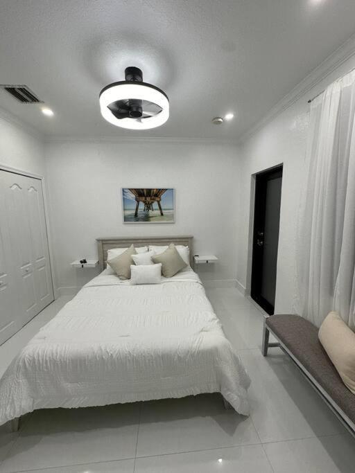 Lovers Cove Tamiami Екстер'єр фото